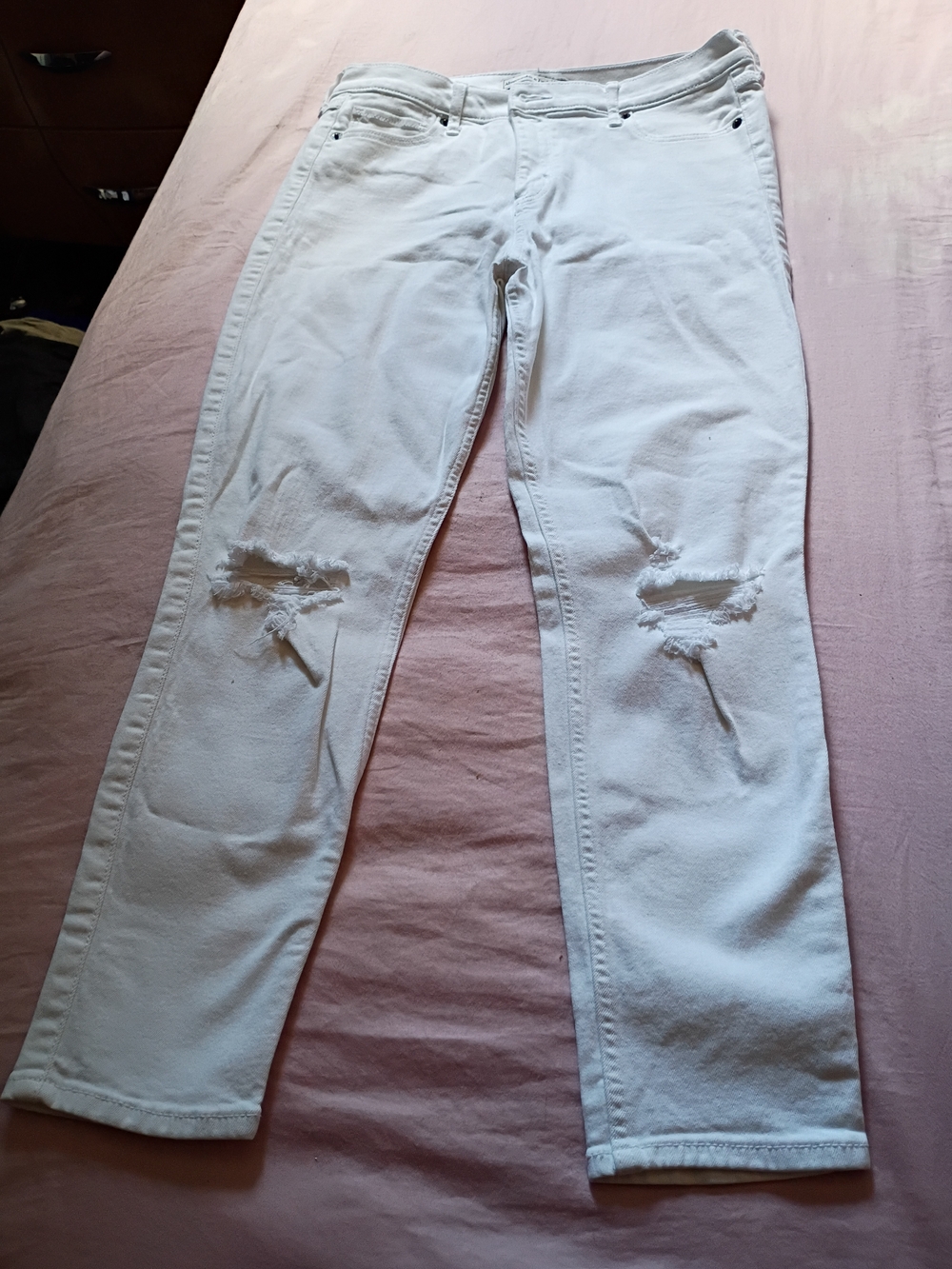 Abercrombie & Fitch White Skinny Distressed Jeans